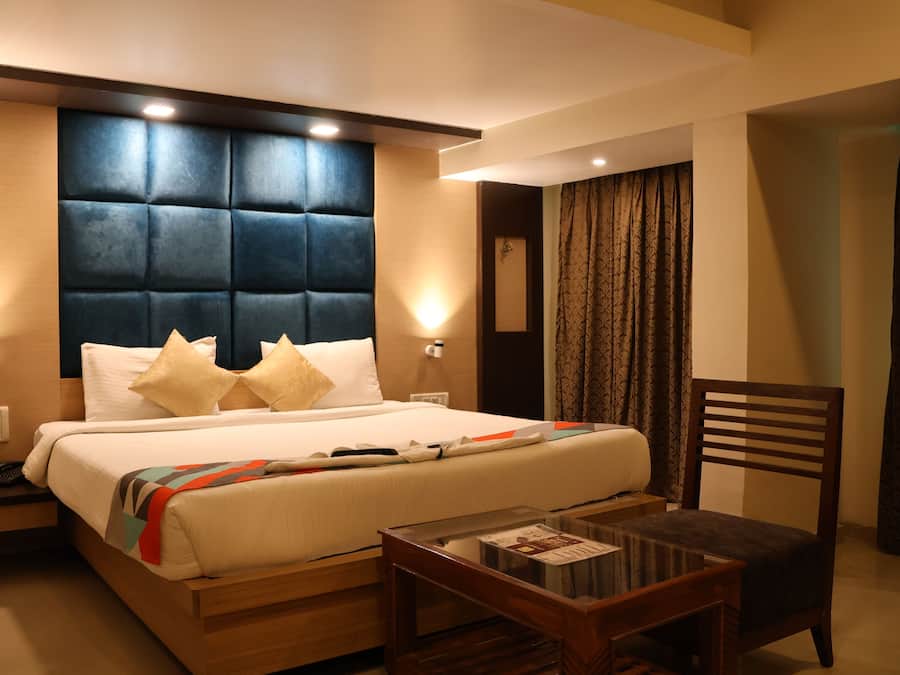 In-room safe, desk, laptop workspace, free WiFi