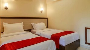 In-room safe, desk, laptop workspace, free WiFi - Hotel Aishwarya Residency (Navi Mumbai)