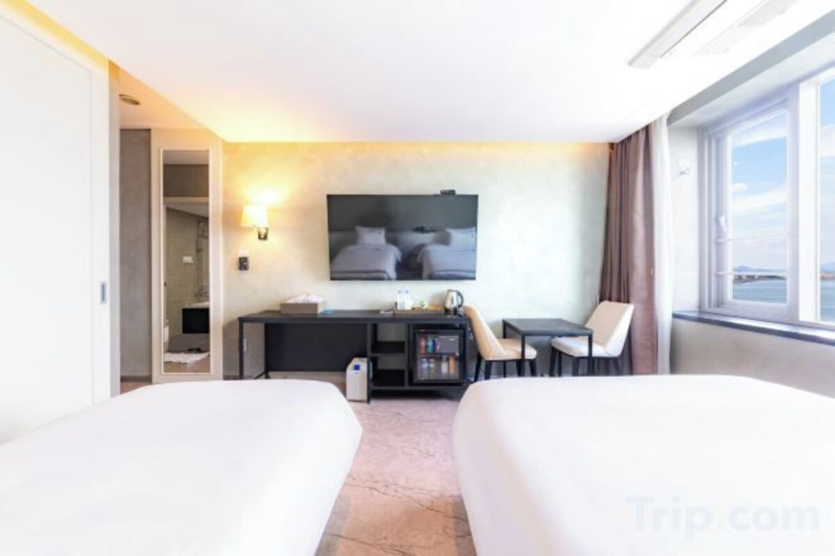 Standard Twin (Ocean View)