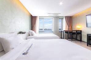 Desk, blackout drapes, free WiFi, bed sheets - Benikea The Bliss Hotel (Incheon)