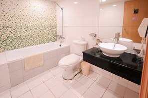 Business Double Room, 1 King Bed | Bathroom | Hair dryer, slippers, towels