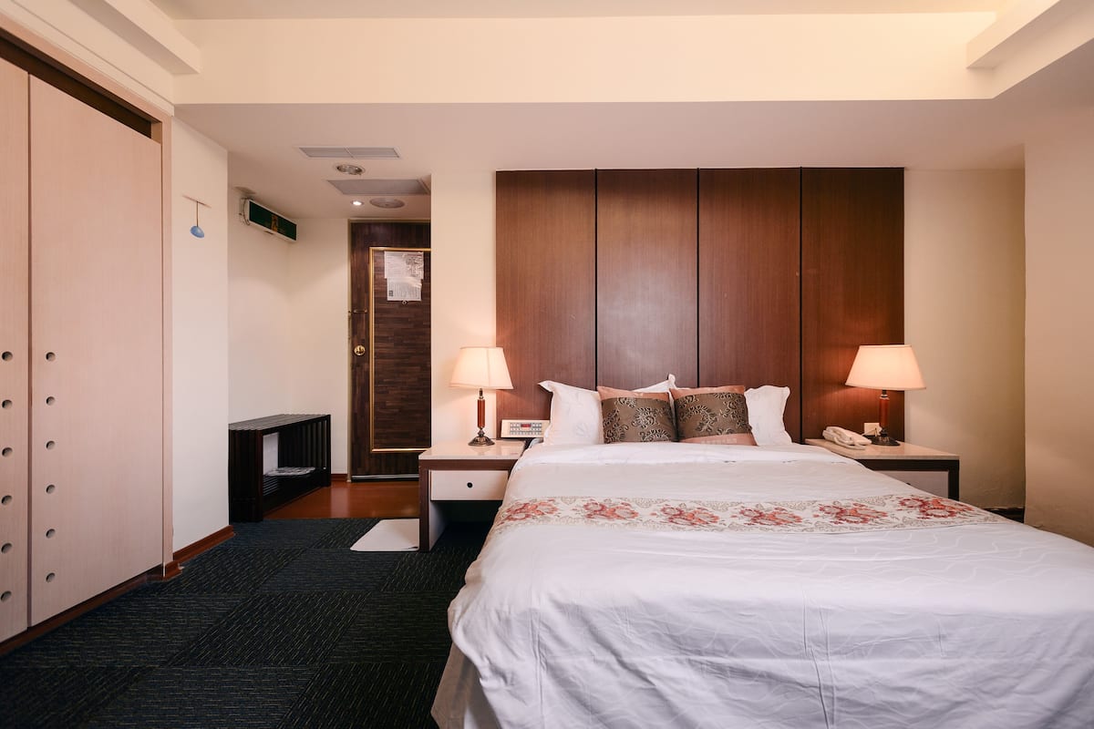 Premium bedding, down comforters, desk, blackout drapes