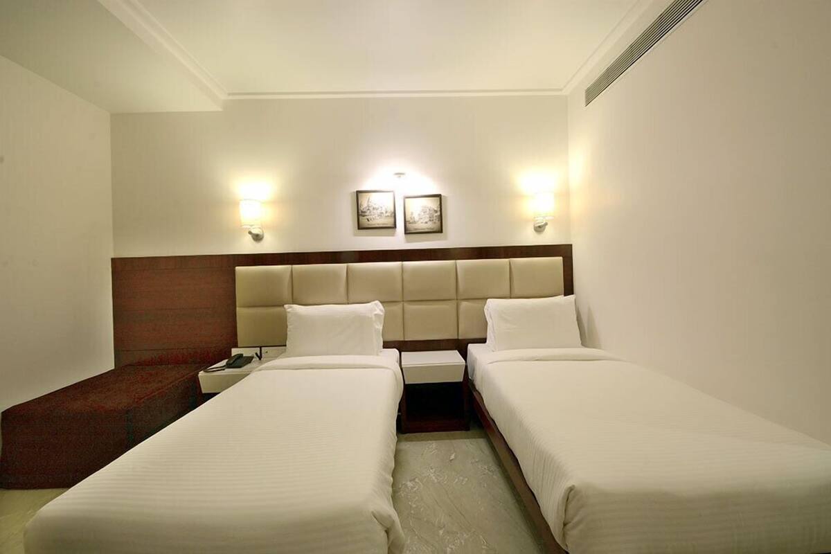 Phòng Deluxe | Két bảo mật tại phòng, bàn, phòng cách âm