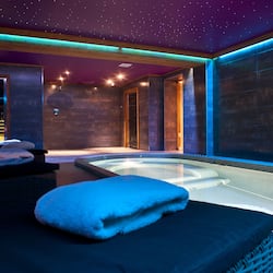 Sauna, hot tub, steam room, hot stone massages, deep-tissue massages