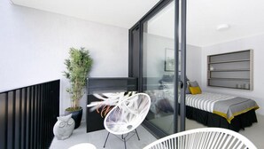 Luxury Apartment, 2 Bedrooms | 1 bedroom, iron/ironing board, rollaway beds (surcharge), WiFi (free)