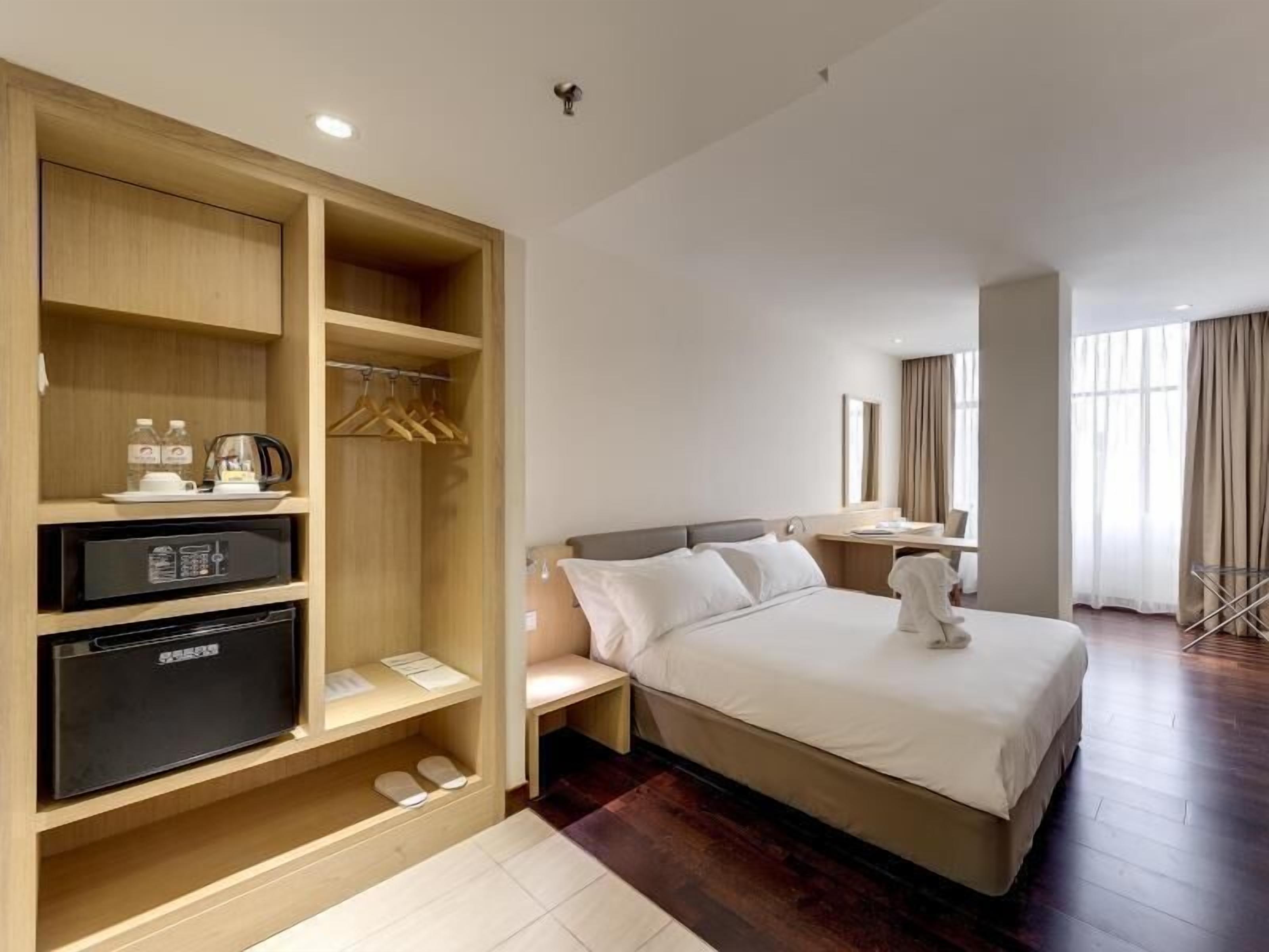 Minibar, in-room safe, desk, free WiFi