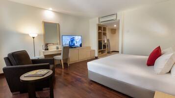 Minibar, in-room safe, desk, free WiFi