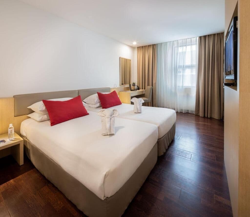 superior twin room | minibar, in-room safe, desk, free wifi