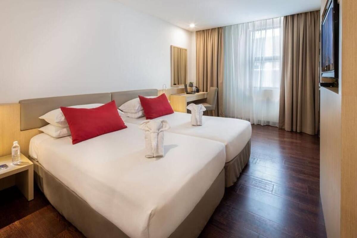 superior twin room | minibar, in-room safe, desk, free wifi