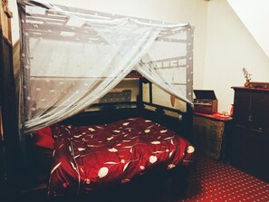 Free WiFi, bed sheets