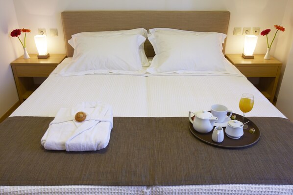 Suite, 2 Bedrooms | 2 bedrooms, Frette Italian sheets, premium bedding, pillowtop beds - Ikia Luxury Homes Eco (Rethymno)