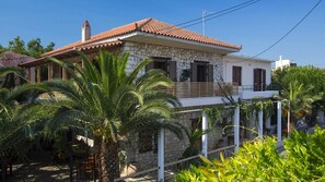 Front of property - Ikia Luxury Homes Eco (Rethymno)