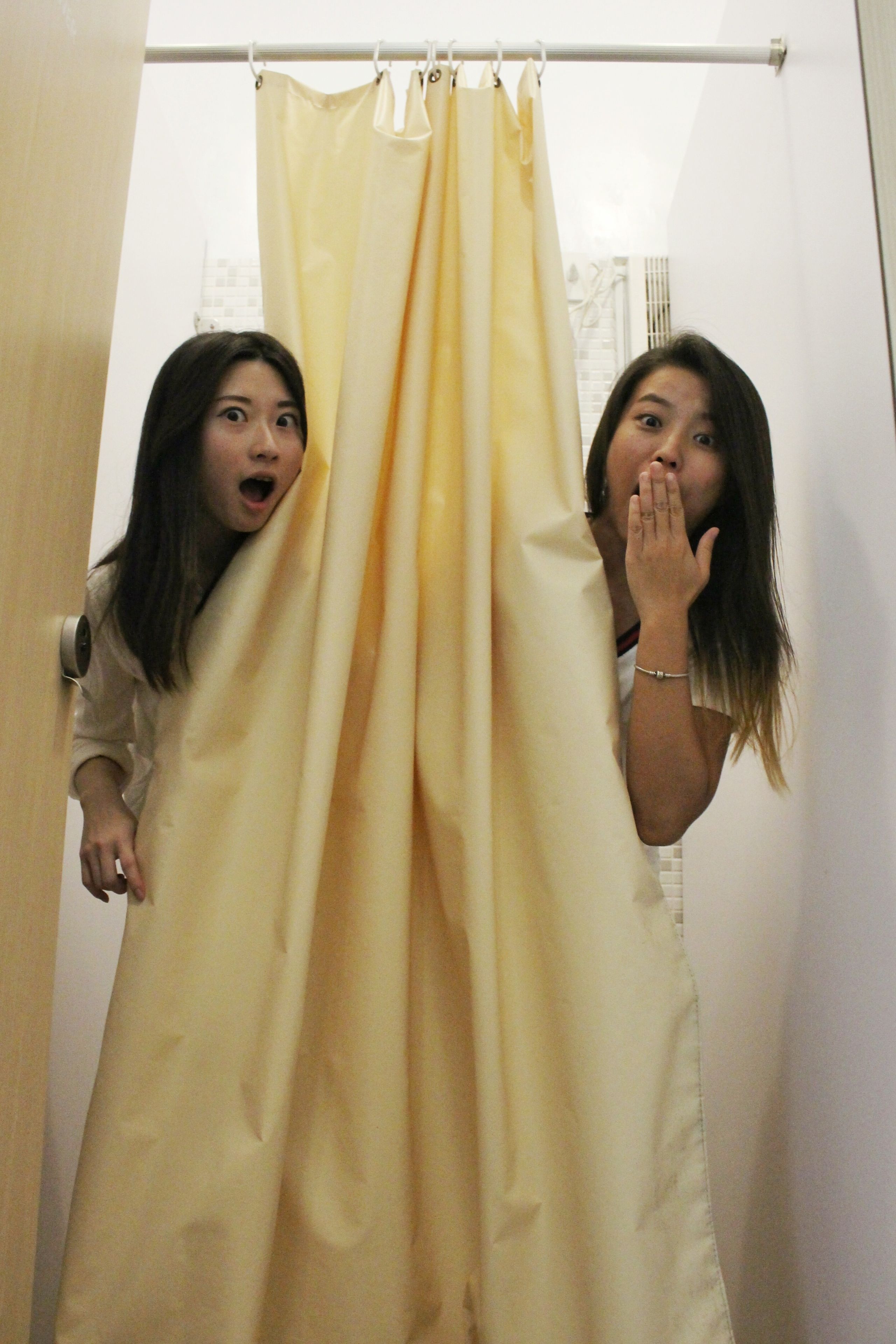 A bathroom with a shower curtain.
