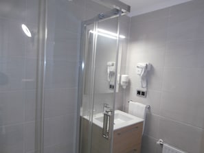 Twin Room, Courtyard Area (Interior) | Bathroom | Shower, free toiletries, hair dryer, towels