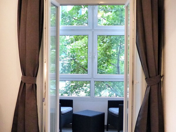 슈피리어 트윈룸 | 각각 다른 스타일의 인테리어, 각각 다르게 가구 비치, 암막 커튼, 무료 WiFi