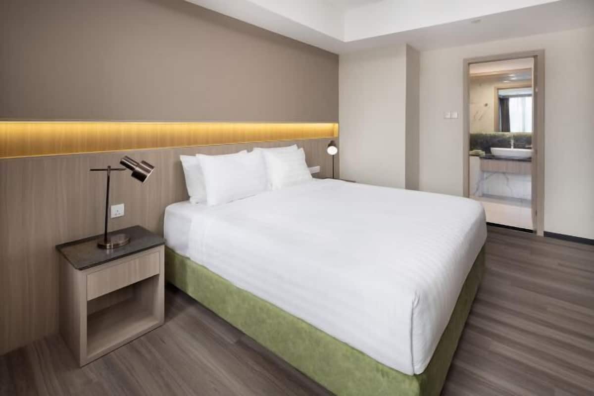 In-room safe, desk, laptop workspace, iron/ironing board