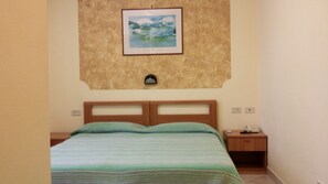 Triple Room, 3 Twin Beds | Desk, blackout drapes, cribs/infant beds, free WiFi - Il Rifugio (Centola)