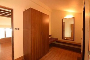 Deluxe Room, 1 Bedroom, Partial Sea View