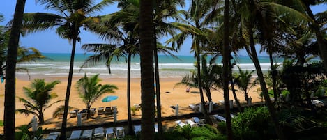 PĂ„ stranden, sportdykning och surfing/bodyboarding