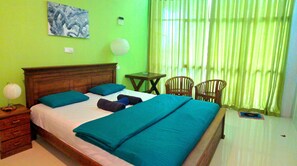 迷你吧、客房内保险箱、办公桌、熨斗/熨衣板