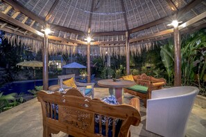 Lobby sitting area - Gajah Biru Bungalows (Ubud)