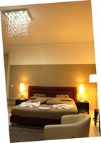 Kaliteli yatak takımı, memory foam (visko elastik) yatak, minibar