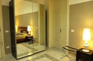 Süit | Kaliteli yatak takımı, memory foam (visko elastik) yatak, minibar 