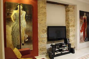 Suite | Premium bedding, memory foam beds, minibar, in-room safe