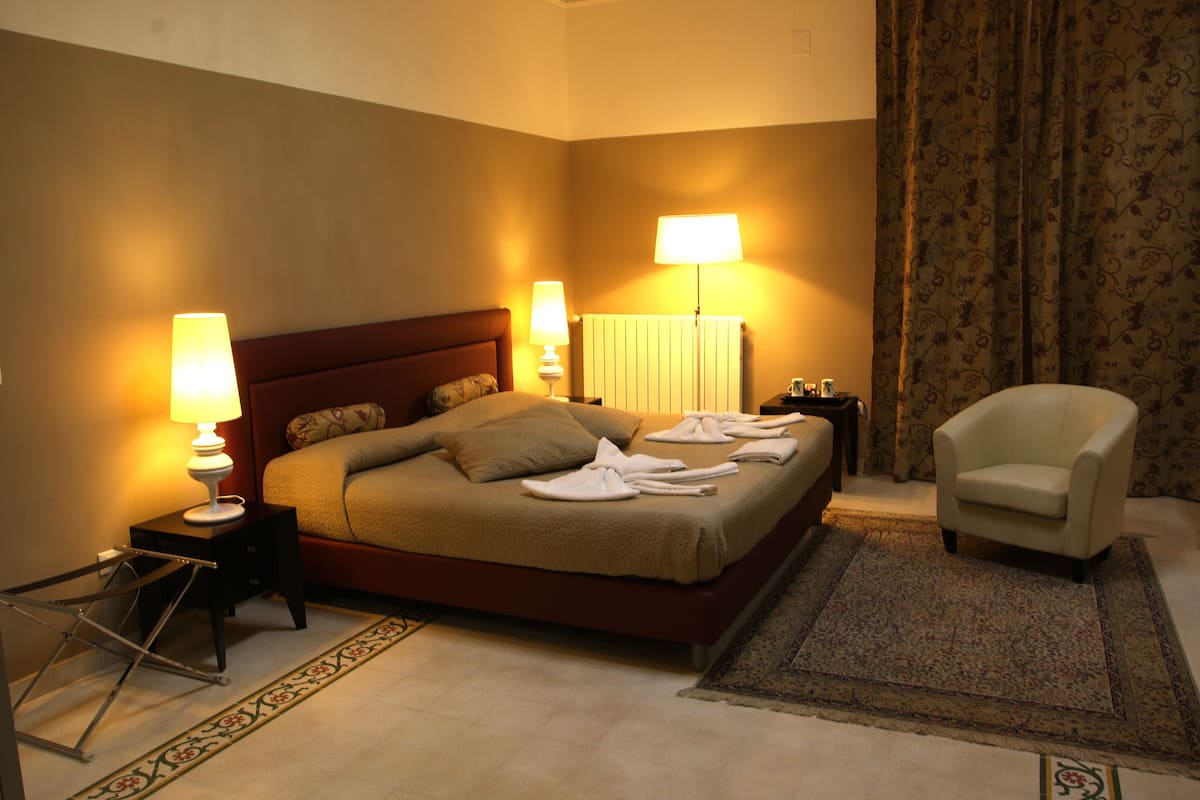 Suite | Premium bedding, memory-foam beds, minibar, in-room safe