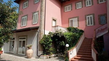 Fachada de la propiedad