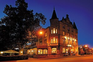 A historic building with a prominent tower, large windows, and a balcony. - Eifel Krimihotel (Hillesheim)