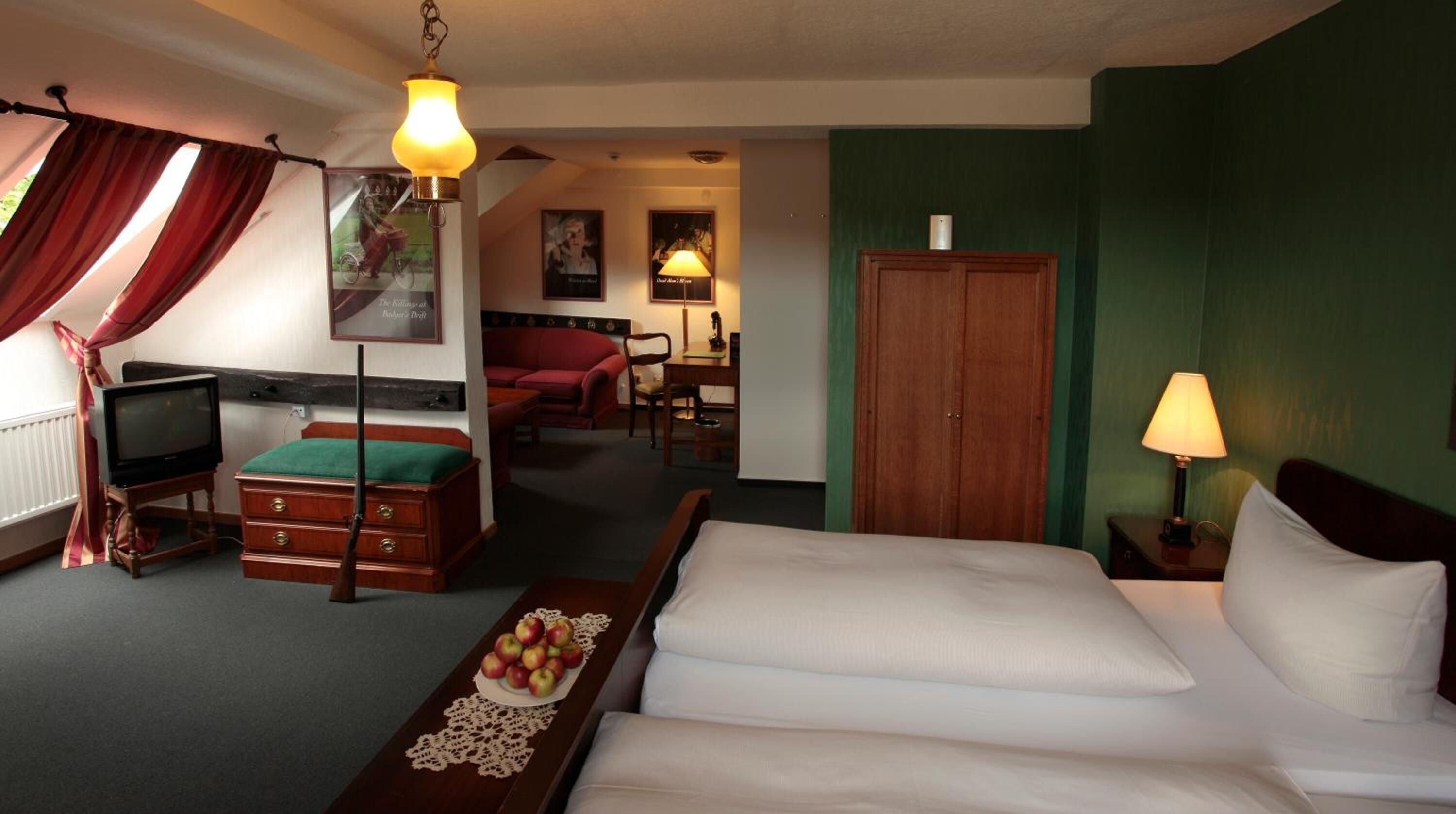 hypo-allergenic bedding, free wifi, bed sheets