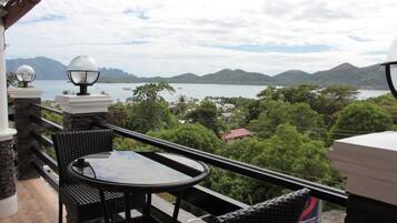 Breakfast, lunch, dinner served; Asian cuisine