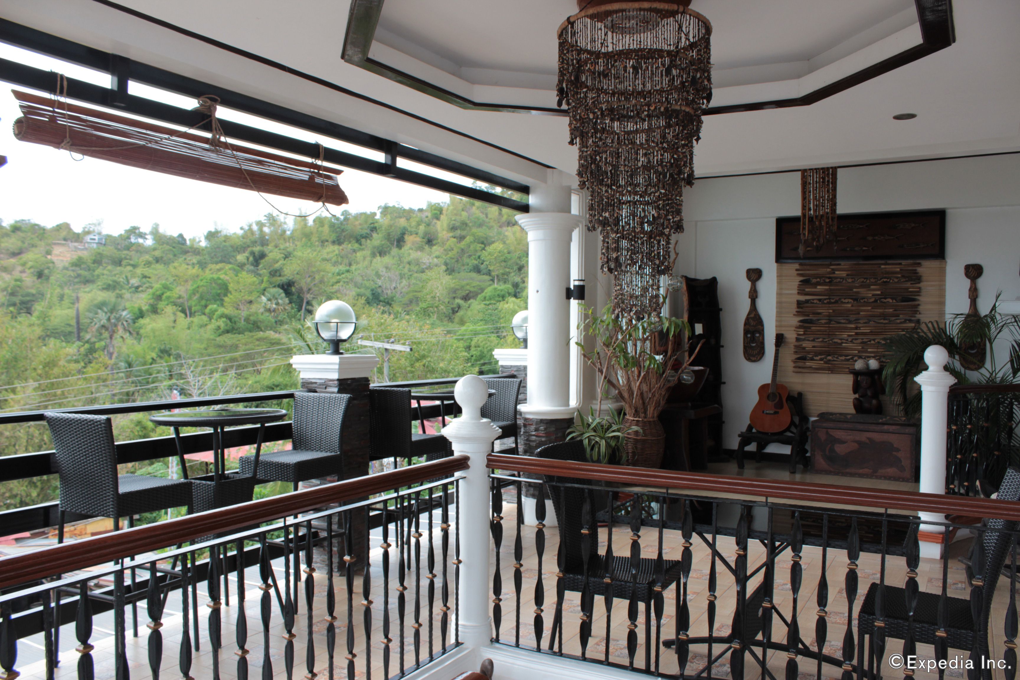 Daily cooked-to-order breakfast (PHP 250 per person)