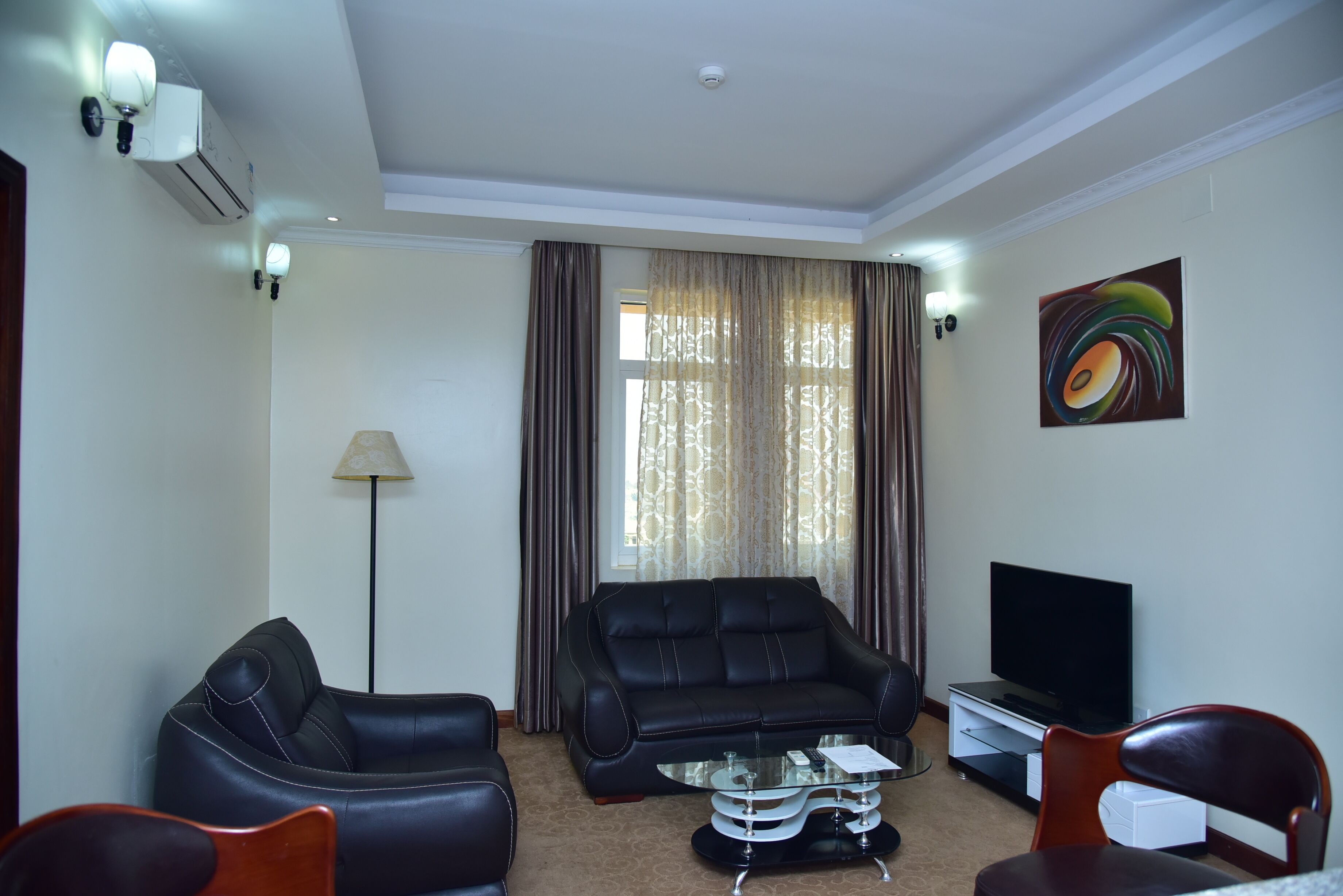 Televisión de pantalla plana de 52 pulgadas con canales por cable