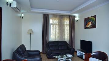 TV màn hình phẳng 52-inch có truyền hình cáp, TV