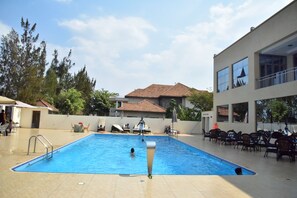 Sengetøy av topp kvalitet, senger med overmadrass og minibar