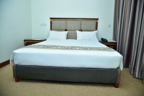 Sengetøy av topp kvalitet, senger med overmadrass og minibar