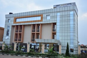 Front of property - Great Seasons Hotel (Kigali)