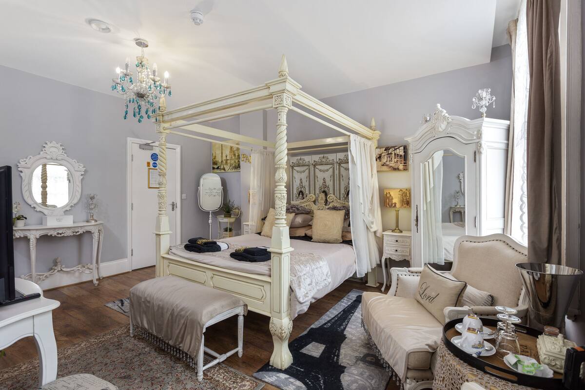 Executive Double Room, Ensuite (Paris) | Premium bedding, down comforters, Tempur-Pedic beds, in-room safe