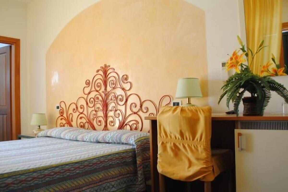 superior double room, terrace, sea view | minibar, desk, free wifi