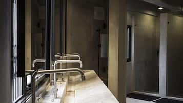 Shower, pancuran hujan, dan perlengkapan mandi desainer