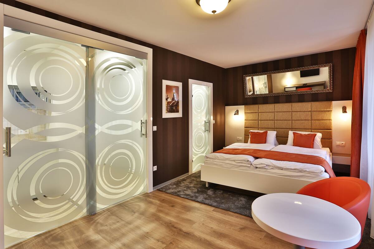 Studio Deluks (28) | 1 kamar tidur, meja kerja, kedap suara, dan setrika/meja setrika
