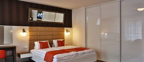 Deluxe Studio (43) | 1 bedroom, desk, soundproofing, iron/ironing board