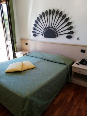 Minibar, safe på rommet, skrivebord og barnesenger (inkludert)