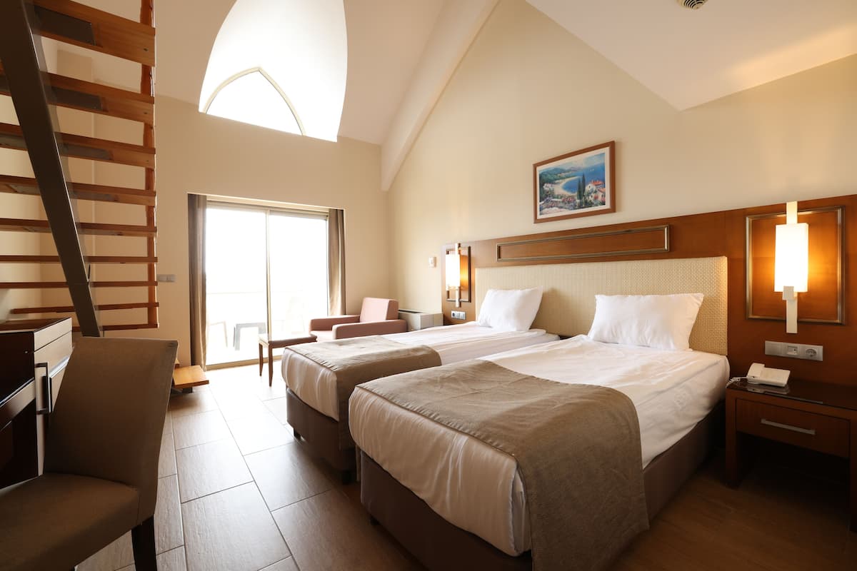 Premium bedding, free minibar, in-room safe, desk