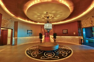 Sauna, hot tub, steam room, Turkish bath, facials, 12 treatment rooms