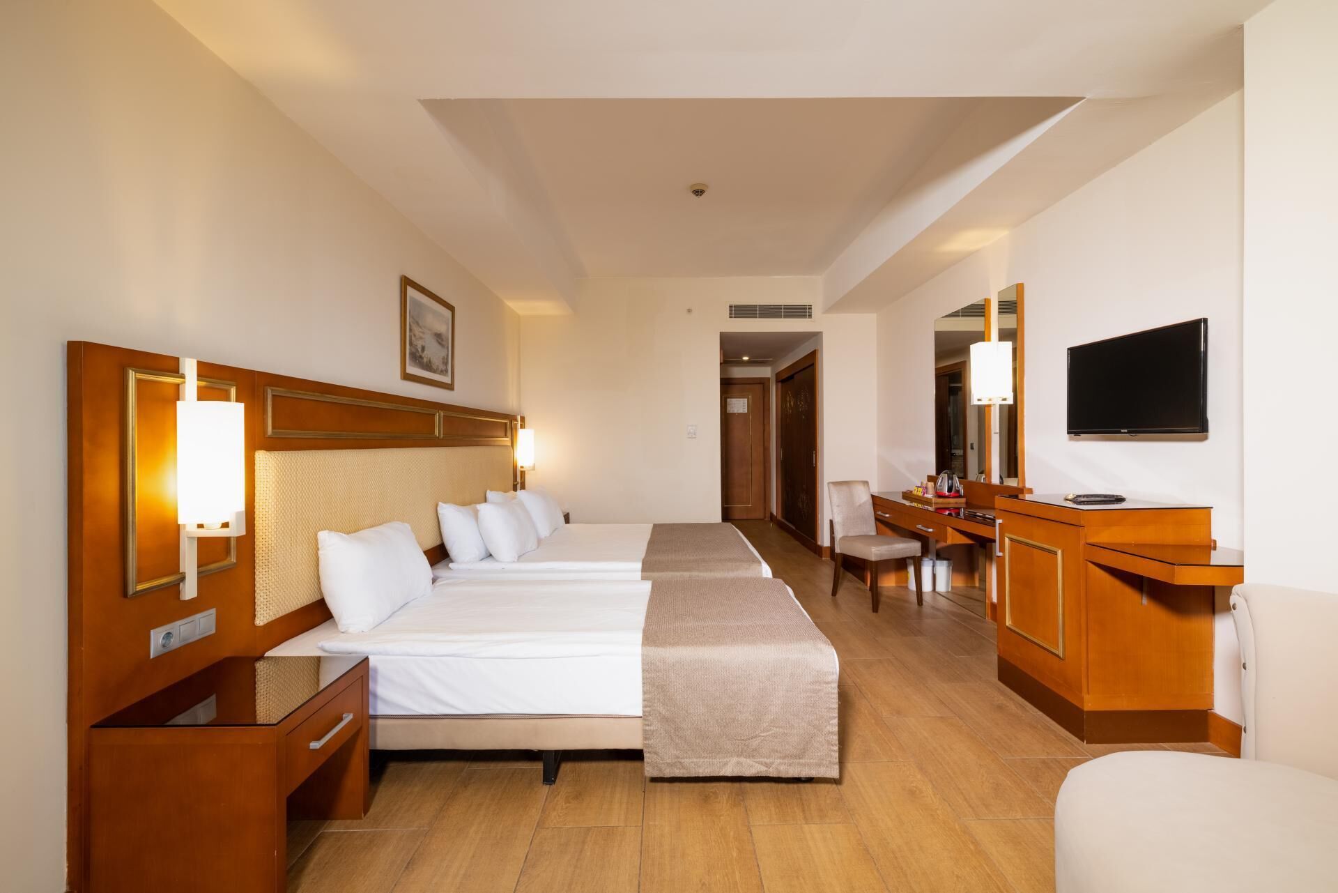 Premium bedding, free minibar, in-room safe, desk