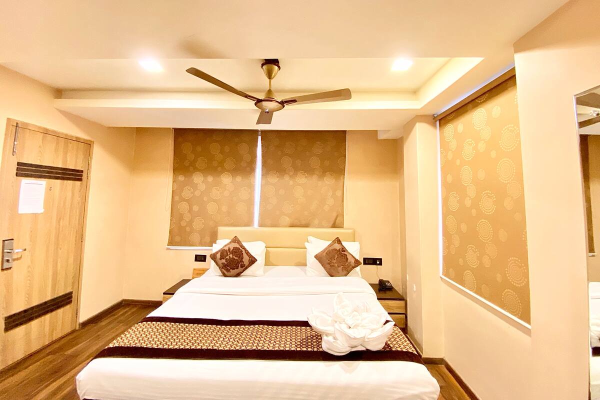 Premium bedding, desk, iron/ironing board, rollaway beds