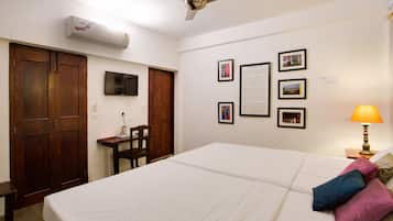 Suite | 1 chambre, bureau, fer et planche Ă repasser